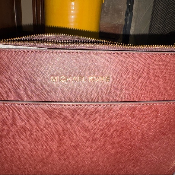 Michael Kors Voyager Large- Barolo - Picture 4 of 11